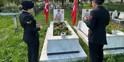 Jandarma şehit Demir’i kabri başında andı