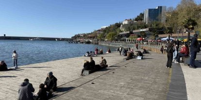 Güneş yüzünü gösterdi, Zonguldak’ta sahil şeridi hareketlendi
