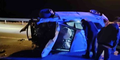 Kontrolden çıkan otomobil yan yattı