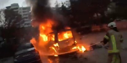 Diyarbakır’da park halindeki araçta çıkan yangın kamerada