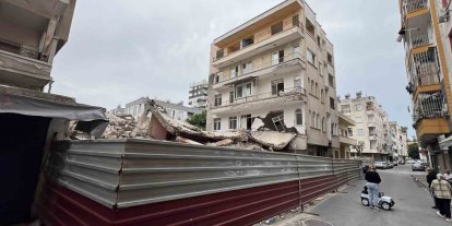 Yıkımda zarar gören binanın sakinleri: "Müteahhide ulaşamıyoruz"