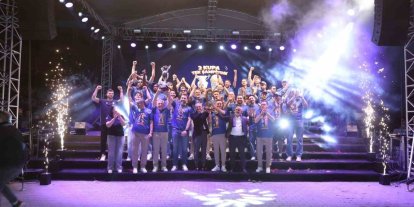 Basketbol Süper Ligi’ne yükselen Çayırova Belediyesi’nde şampiyonluk coşkusu