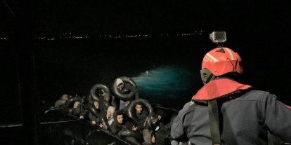 Çeşme açıklarında 31 düzensiz göçmen yakalandı