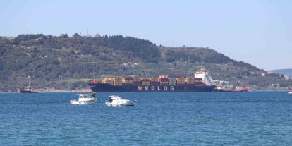 Çanakkale Boğazı’nda konteyner gemisi makine arızası yaptı