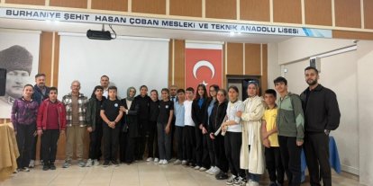 Burhaniye’de öğrenciler arasında bilgi yarışması yapıldı