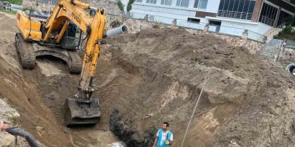 Burhaniye’de sezon öncesi Ören Plajında alt yapı çalışmalarına başlandı