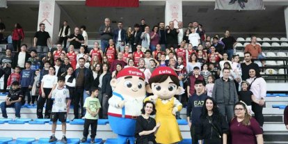 Turgutlu’nun perilerinden Play-Off’a muhteşem başlangıç