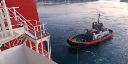 Sarıyer’de yalıya metreler kala karaya oturan konteyner gemisi yüzdürüldü