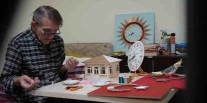 Demirden makete: Pandemide edindiği hobisini huzurevinde 6 yıldır sürdürüyor