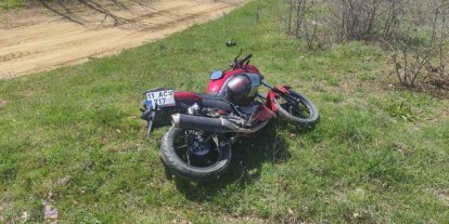 Motosiklet trafik tabelasına çarptı: 1 yaralı