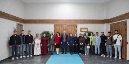 Öğrenciler vakıf eserleri deneyimlerini rektörle paylaştı