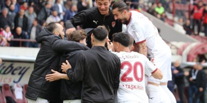 Elazığspor 21 futbolcuyla Adana’ya gitti