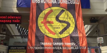 Taşbaşı esnafından Eskişehirspor’a bayraklarla destek