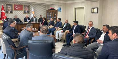 AK Parti Kars’ta muhtarlarla istişare toplantısı yapıldı