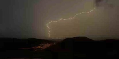 Mardin’de şimşek ve yıldırım görsel şölen oluşturdu