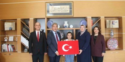 İl Milli Eğitim Müdürü Yılmaz Türkiye birincisi öğrenciyi tebrik etti