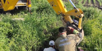 Antakya’da kuyuya düşen büyükbaş hayvan kurtarıldı