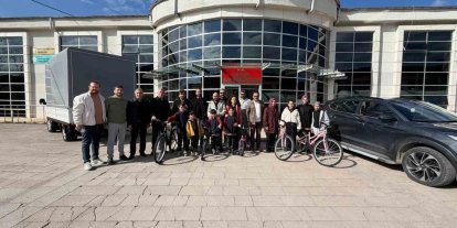 Ovacıklı öğrencilerin yüzü bisiklet desteğiyle güldü