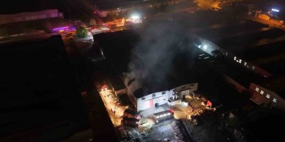 Kayseri’de sünger fabrikasında yangın