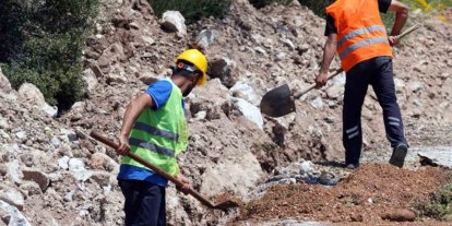 Seydikemer Çatak Mahallesi içme suyu isale hattı yenileniyor