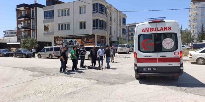 Hafif ticari araçla çarpışan motosiklet sürücüsü yaralandı