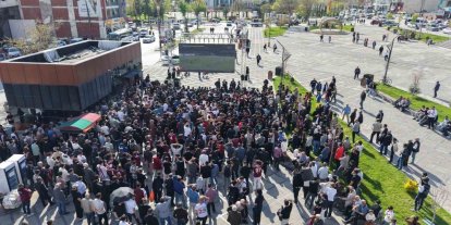 Taraftarlar Elazığspor maçını kentin göbeğinde dev ekrandan izledi