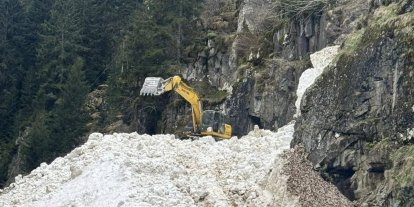 Rize’de yayla yollarında kar temizleme çalışmaları sürüyor