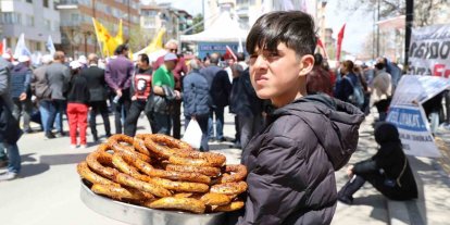 Kamu işçileri halayda, onlar ekmeğinin derdinde