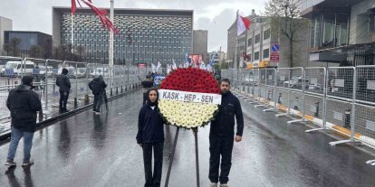 HEP-SEN 1 Mayıs’ı Taksim’de kutladı