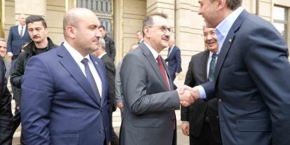 Bakan Bayraktar Eskişehir Valiliğini ziyaret etti