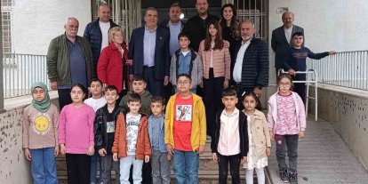 Çermikli iş adamından öğrencilere kırtasiye yardımı