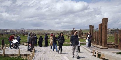 Dünyanın en büyük tarihi İslam mezarlığında ziyaretçi yoğunluğu başladı