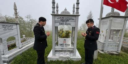 Jandarma şehit Özata kabri başında andı