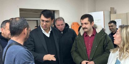 Uşak Valisi Kartal, zincirleme trafik kazasında yaralananları hastanede ziyaret etti