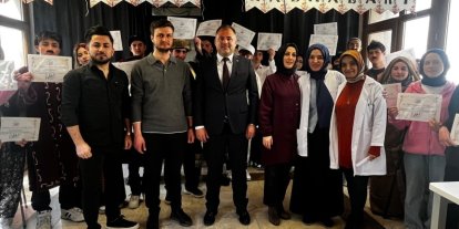 Bayburt Lisesi öğrencileri kitapları sahneye taşıdı