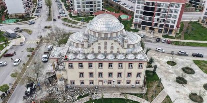 Yıldırımın minaresini yıktığı cami havadan görüntülendi