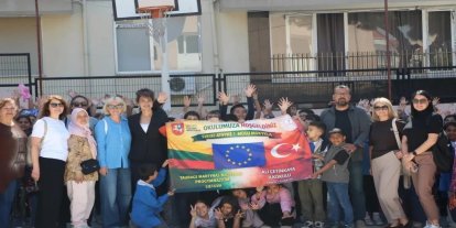 Litvanyalı öğretmenler Dikili’de Türk eğitim sistemini inceledi