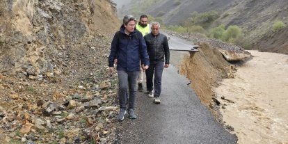Erzincan Kemaliye’de sel hasarı: Yol çift yönlü kapatıldı