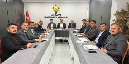AK Parti İl Başkanlığı’nda değerlendirme toplantısı gerçekleştirildi