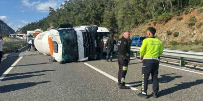 Marmaris’te beton mikseri devrildi, şoför burnu bile kanamadan kurtuldu