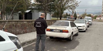 Cinayet şüphelilerinin kaçtıkları otomobil ikametlerinin yakınında bulundu