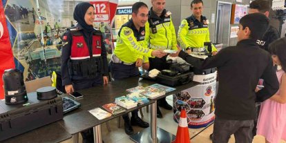 Jandarmadan vatandaşlara trafik kuralları hakkında bilgilendirme faaliyeti