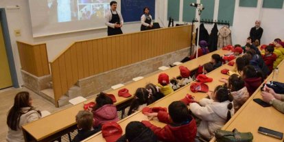 Minik eller mutfakta ilk deneyimini yaşadı