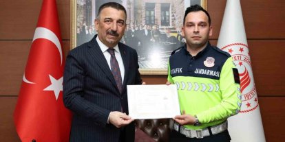 Vali Hacıbektaşoğlu’ndan trafik ekiplerine başarı belgesi