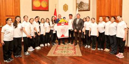 Kars Valisi Ziya Polat Bursa Kestel Gençlik Kulübü sporcularını ağırladı