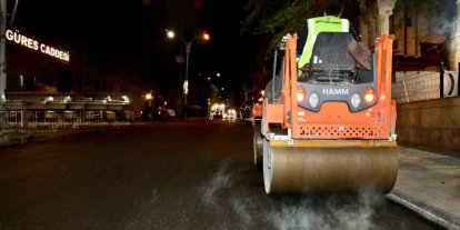 Siirt’te asfalt mesaisi gece de sürüyor