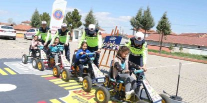 Kütahya’da anaokulu ve ilkokul öğrencilerine trafik eğitimi