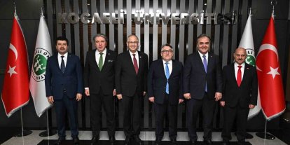 Rektör Özölçer, Türkiye’nin En Büyük Öğrenci Kongresi’nde genç araştırmacılarla bir araya geldi