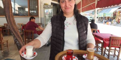 Burhaniye’de kahvehanelerde çay yerine süt içiliyor