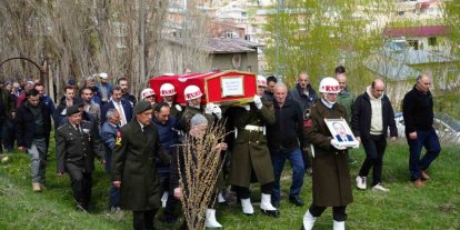 Kızından Kıbrıs Gazisi babasına veda: "Babamla gurur duyuyorum"